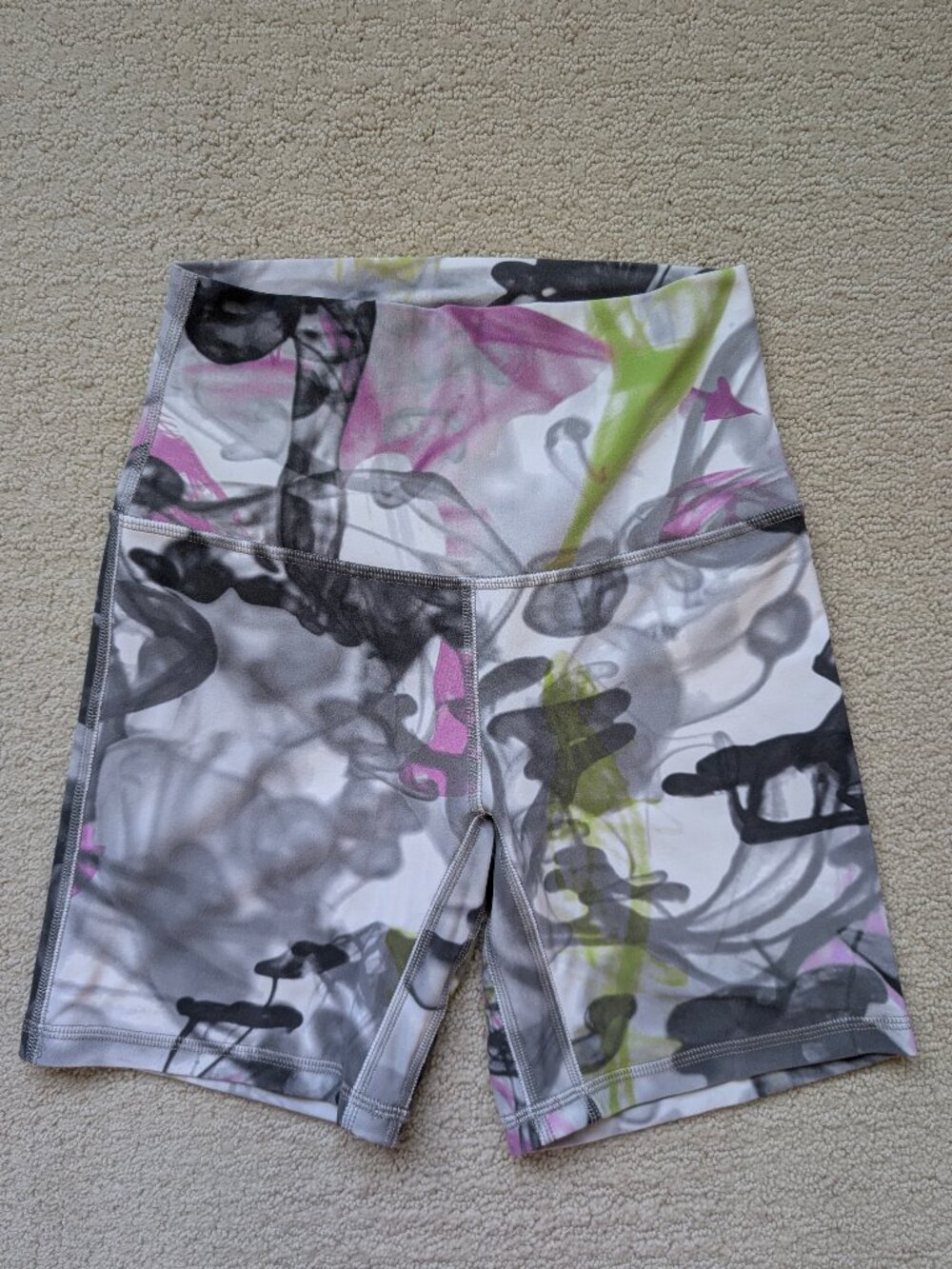 Lululemon sz 4 Throwback Print Align High-Rise Short 6" Unicorn Throwback White